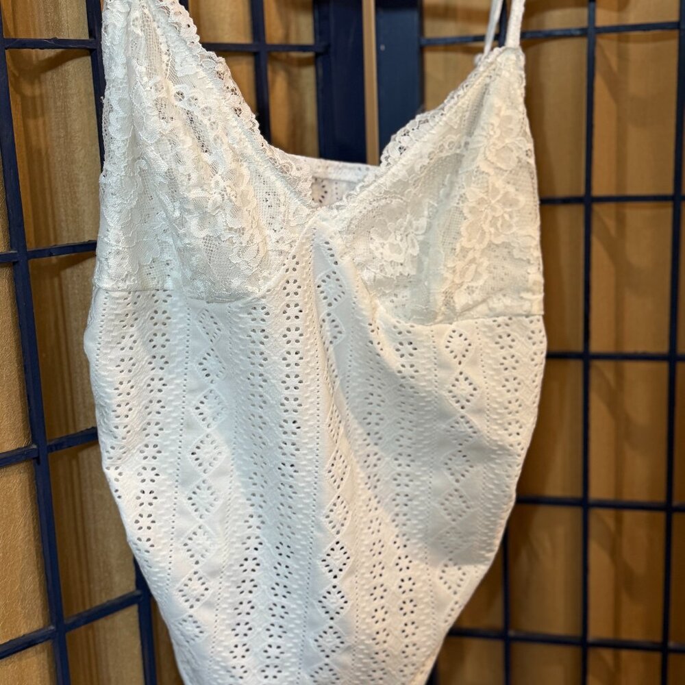White Lace Eyelet Camisole Slip Top Adjustable Straps Medium